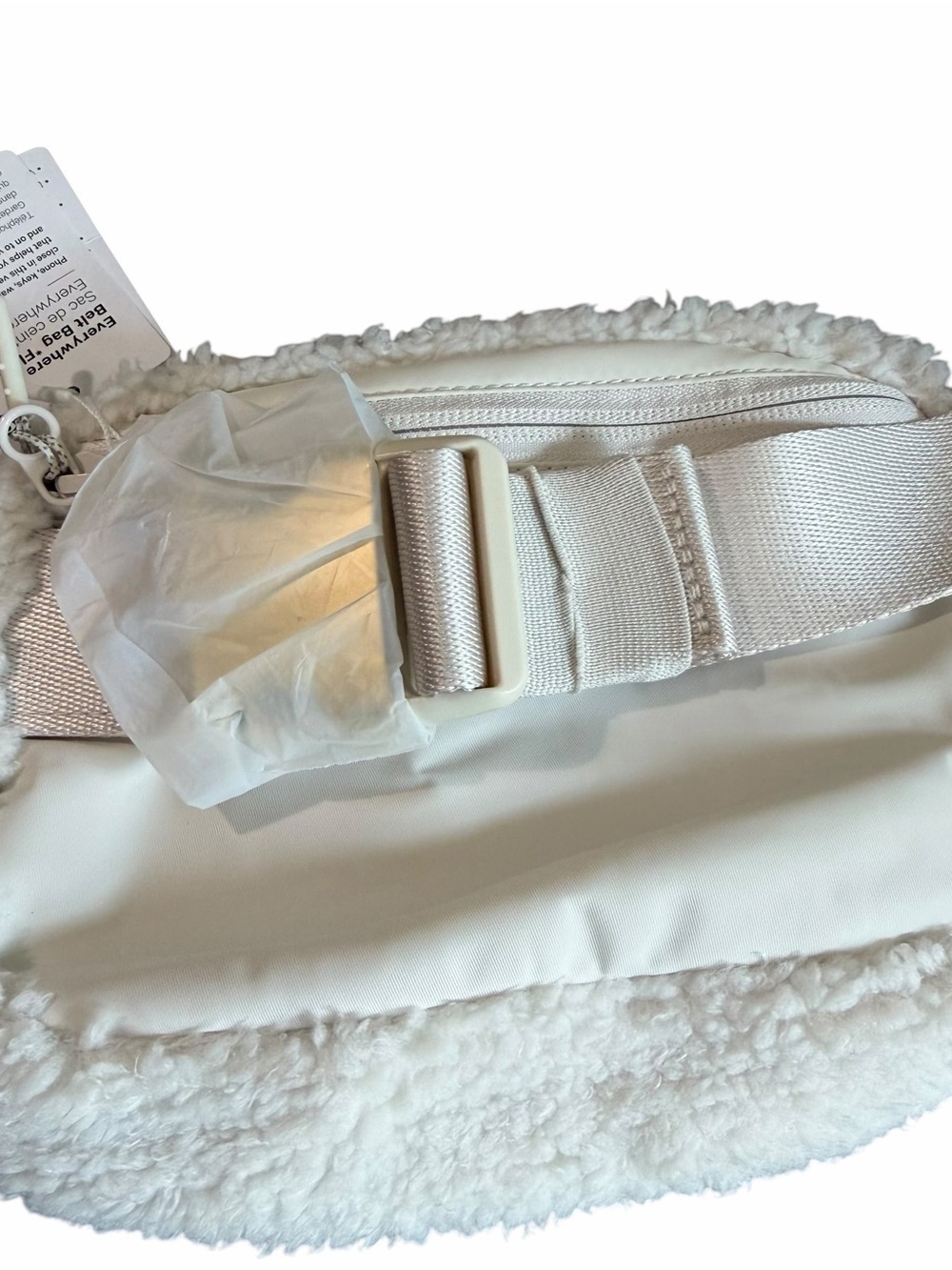 NEW Lululemon everywhere Belt bag fleece white gold - Picture 4 of 9